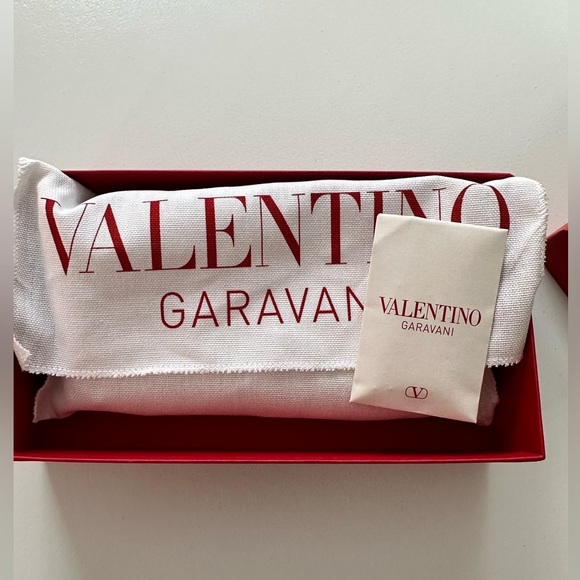 Valentino Garavani Rockstud Zipper Gold Wallet - Picture 4 of 5